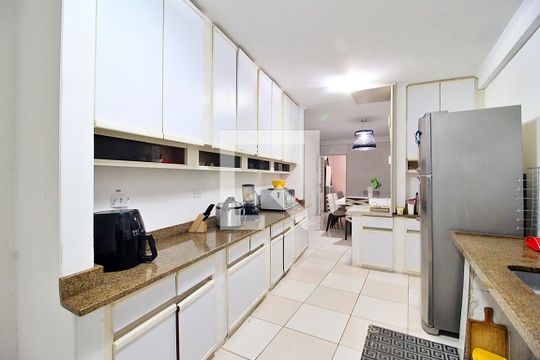 Cozinha 1 de casa à venda com 4 quartos, 220m² em Vila Curuçá, Santo André