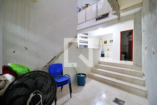 Quintal / Área de Serviço de casa à venda com 4 quartos, 220m² em Vila Curuçá, Santo André