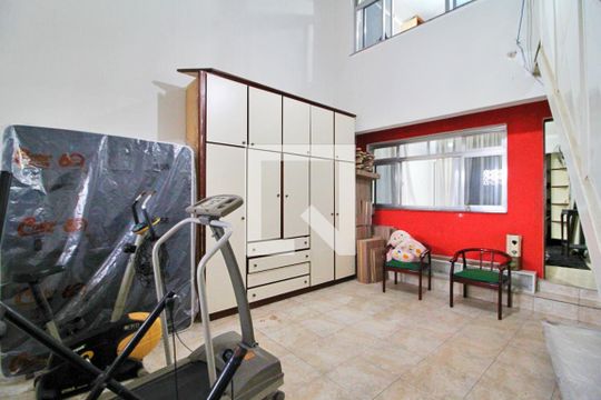 Corredor de casa à venda com 4 quartos, 220m² em Vila Curuçá, Santo André