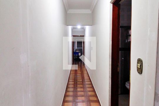 Corredor de casa à venda com 4 quartos, 220m² em Vila Curuçá, Santo André