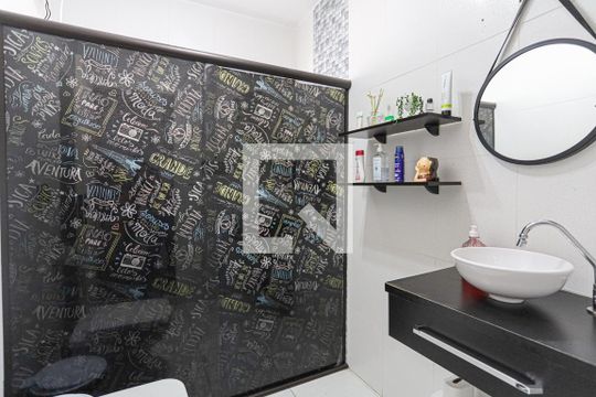 Banheiro 1 de casa à venda com 3 quartos, 170m² em Km 18, Osasco
