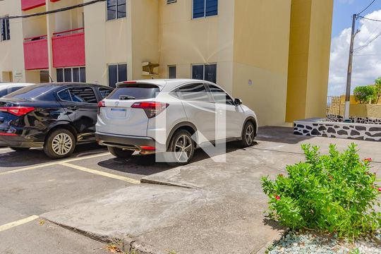 Garagem de apartamento para alugar com 3 quartos, 80m² em Boca do Rio, Salvador