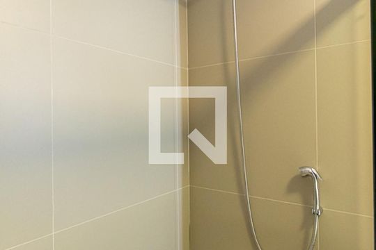 Detalhe do banheiro de kitnet/studio para alugar com 1 quarto, 24m² em Batel, Curitiba