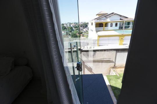 varanda da suite de casa à venda com 4 quartos, 203m² em Europa, Contagem