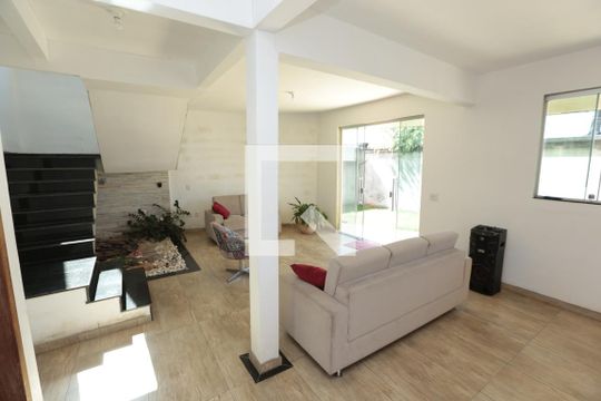 Sala de casa à venda com 4 quartos, 203m² em Europa, Contagem