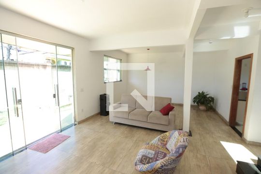 Sala de casa à venda com 4 quartos, 203m² em Europa, Contagem