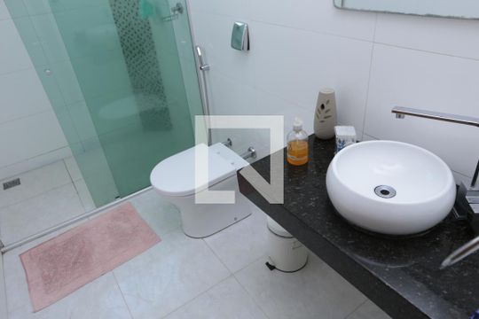 Banheiro Social de casa à venda com 4 quartos, 203m² em Europa, Contagem