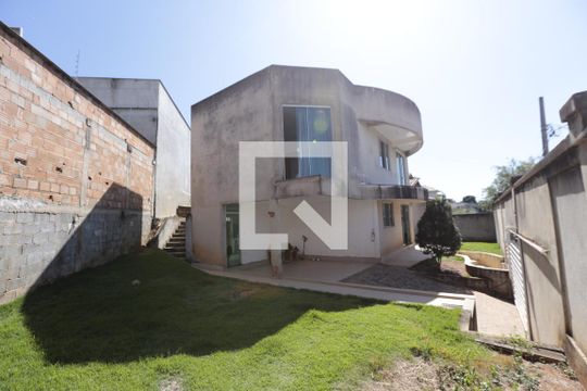 Fachada de casa à venda com 4 quartos, 203m² em Europa, Contagem