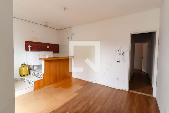 Sala e Cozinha de casa para alugar com 1 quarto, 300m² em Jardim Saint Moritz, Taboão da Serra