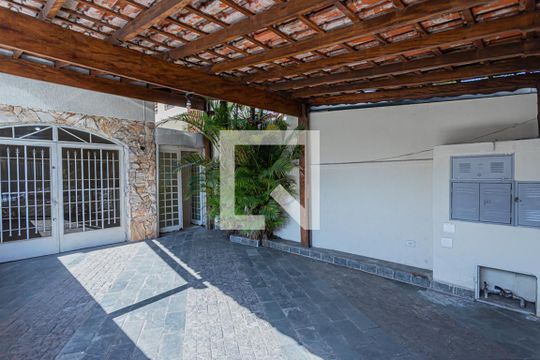 Garagem de casa à venda com 3 quartos, 210m² em Chácara Inglesa, São Paulo