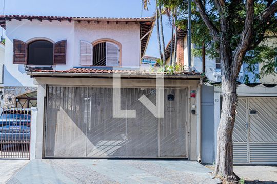 Fachada de casa à venda com 3 quartos, 210m² em Chácara Inglesa, São Paulo