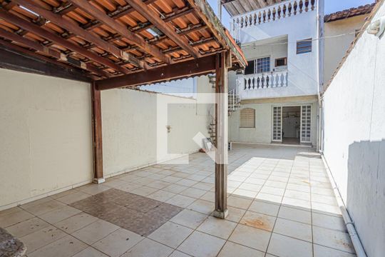Quintal de casa à venda com 3 quartos, 210m² em Chácara Inglesa, São Paulo