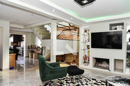 Sala de casa à venda com 3 quartos, 240m² em Sarandi, Porto Alegre