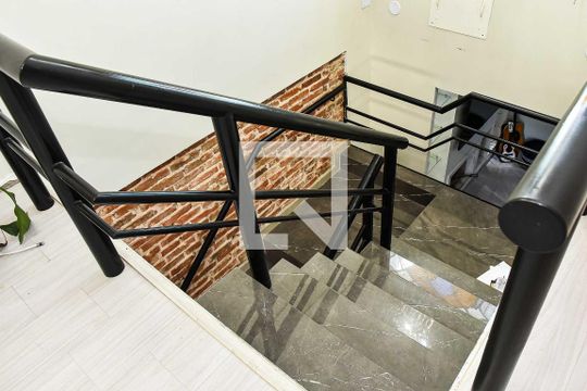 Escada de casa à venda com 3 quartos, 240m² em Sarandi, Porto Alegre
