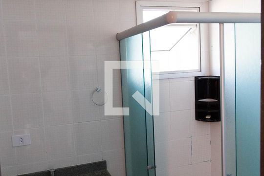 Banheiro de apartamento para alugar com 2 quartos, 55m² em Centro, Diadema