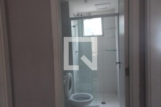 Banheiro de apartamento para alugar com 2 quartos, 48m² em Jardim Ansalca, Guarulhos