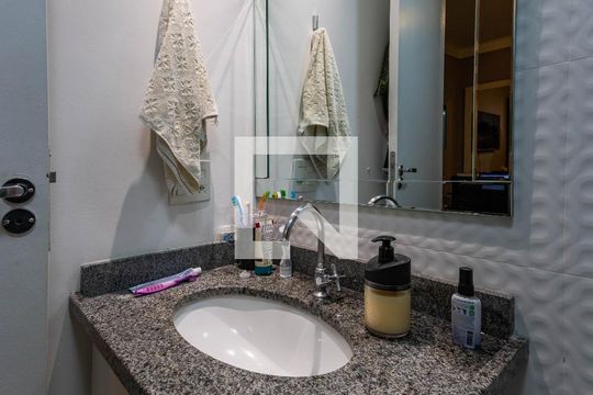 Banheiro de apartamento à venda com 3 quartos, 61m² em Vila Ema, São Paulo
