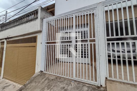 Fachada de casa para alugar com 1 quarto, 40m² em Vila das Merces, São Paulo