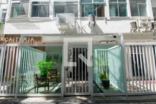 Fachada de apartamento para alugar com 1 quarto, 46m² em Copacabana, Rio de Janeiro