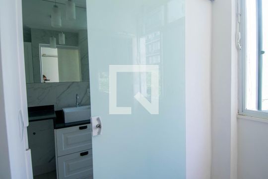 Banheiro de apartamento para alugar com 1 quarto, 46m² em Copacabana, Rio de Janeiro