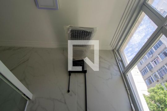 Banheiro de apartamento para alugar com 1 quarto, 46m² em Copacabana, Rio de Janeiro
