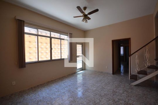Casa de Condomínio à venda com 5 quartos, 300m² em Vila Kosmos, Rio de Janeiro