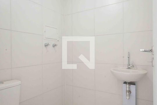 Banheiro Social de kitnet/studio para alugar com 1 quarto, 23m² em Vila Esperança, São Paulo