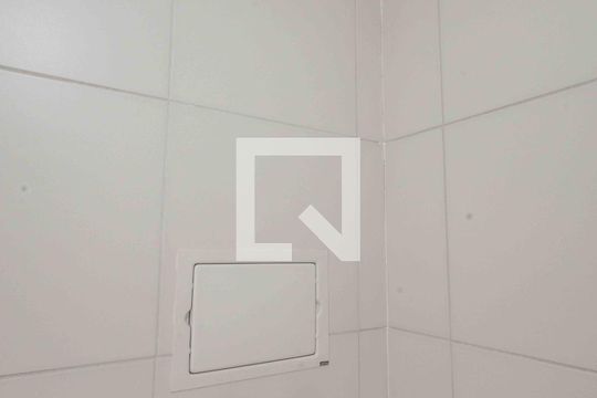 Banheiro Social de kitnet/studio para alugar com 1 quarto, 23m² em Vila Esperança, São Paulo
