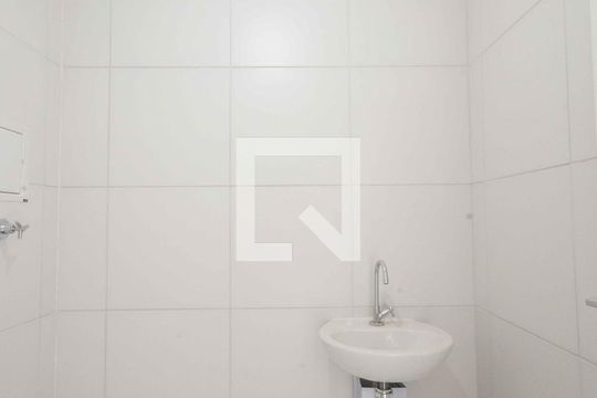 Banheiro Social de kitnet/studio para alugar com 1 quarto, 23m² em Vila Esperança, São Paulo