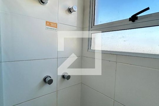 Banheiro Social de apartamento à venda com 2 quartos, 43m² em Encantado, Rio de Janeiro
