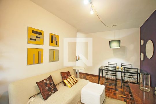 Sala de apartamento para alugar com 3 quartos, 78m² em Cristal, Porto Alegre