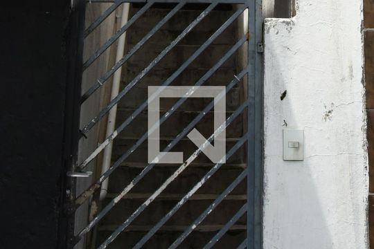 Fachada de casa à venda com 3 quartos, 65m² em Vila Sao Paulo, São Paulo