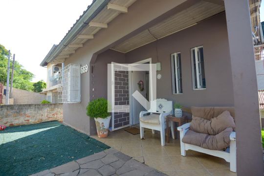 Área Externa de casa à venda com 4 quartos, 180m² em Nonoai, Porto Alegre