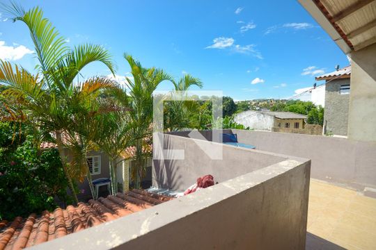 Vista de casa à venda com 4 quartos, 180m² em Nonoai, Porto Alegre