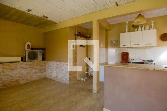 Área Externa de casa à venda com 4 quartos, 180m² em Nonoai, Porto Alegre