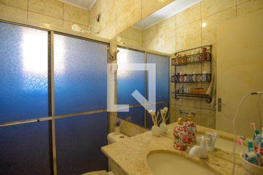 Banheiro 1 de casa à venda com 4 quartos, 180m² em Nonoai, Porto Alegre