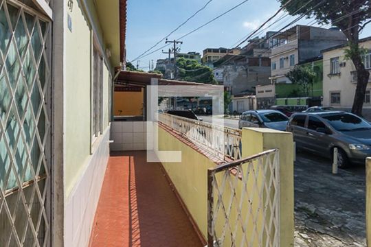 Varanda da entrada de casa para alugar com 2 quartos, 86m² em Olaria, Rio de Janeiro