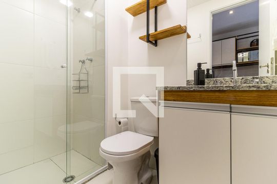 Banheiro de kitnet/studio à venda com 1 quarto, 23m² em República, São Paulo