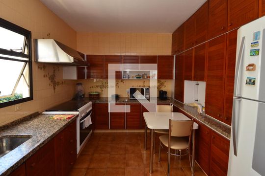 Cozinha de apartamento à venda com 5 quartos, 450m² em Cambuí, Campinas