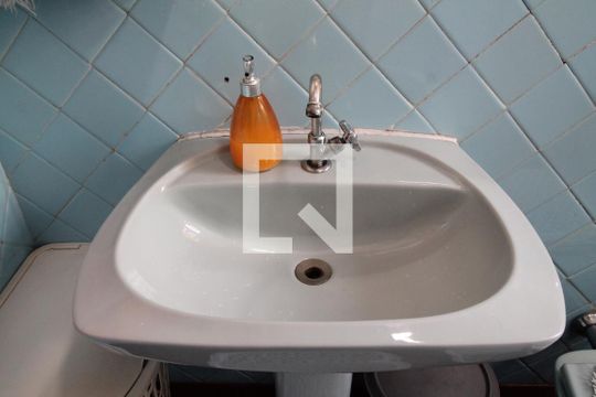 Pia de casa à venda com 3 quartos, 224m² em Jardim Cotinha, São Paulo