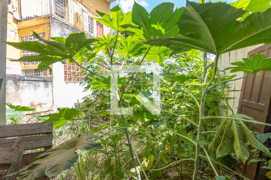 Quintal  de casa à venda com 2 quartos, 375m² em Centro, Diadema