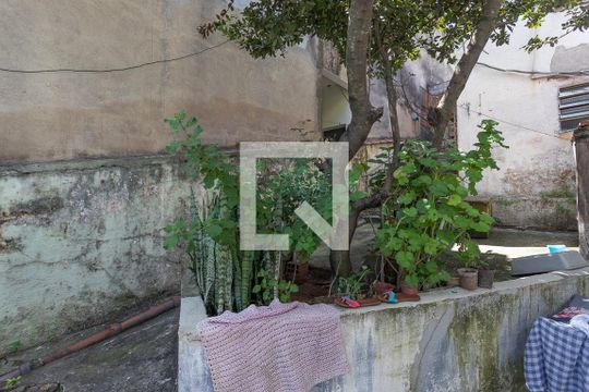 Quintal  de casa à venda com 2 quartos, 375m² em Centro, Diadema