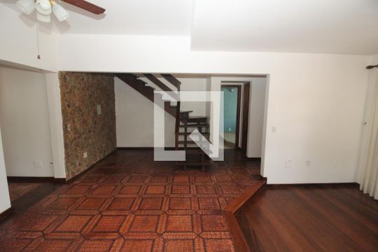 Sala 1 de casa para alugar com 4 quartos, 483m² em Coronel Aparicio Borges, Porto Alegre