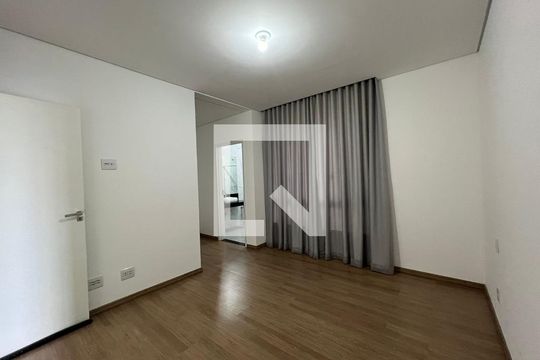 Quarto de casa de condomínio à venda com 4 quartos, 299m² em Retiro do chalé, Brumadinho