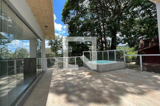 Área Externa de casa de condomínio à venda com 4 quartos, 299m² em Retiro do chalé, Brumadinho