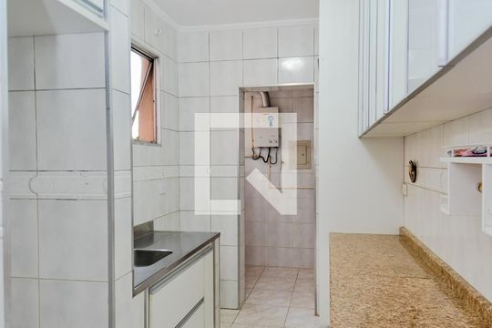 Cozinha de apartamento para alugar com 2 quartos, 50m² em Vila Leonor, Guarulhos