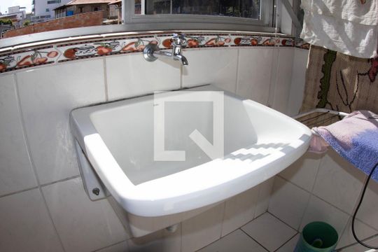 ÁREA DE SERVIÇO de apartamento para alugar com 3 quartos, 100m² em Eldorado, Contagem