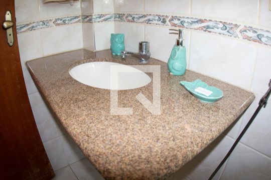 BANHEIRO SUITE de apartamento para alugar com 3 quartos, 100m² em Eldorado, Contagem