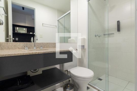 Banheiro de kitnet/studio para alugar com 1 quarto, 24m² em Jardim Paulistano, São Paulo