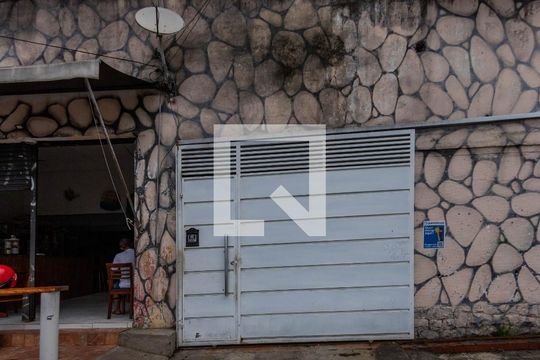 Fachada  de casa para alugar com 2 quartos, 60m² em Vila Primavera, São Paulo